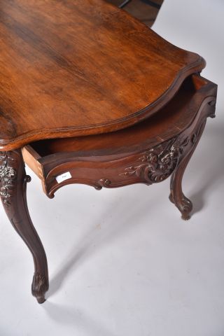Table de milieu en placage de palissandre...
