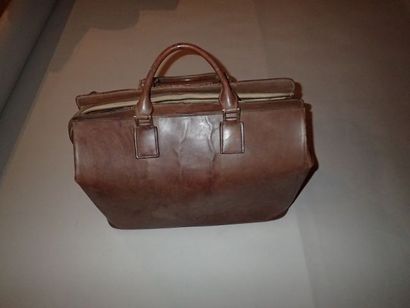Sac de voyage en cuir fauve semi-rigide à...