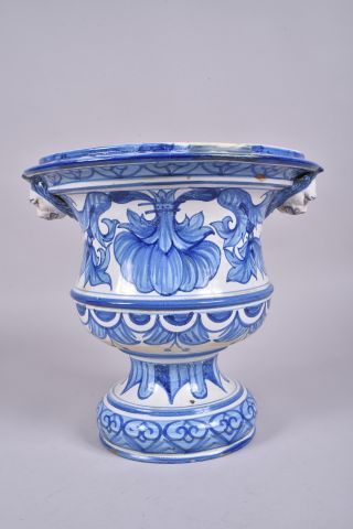 Antoine MONTAGNON à NEVERS. Cache-pot de...