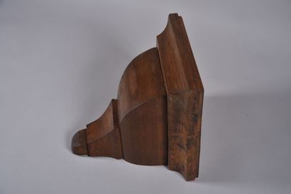 Console d'applique en chêne mouluré. (Dim....
