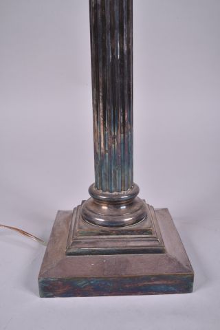 Pied de lampe en bronze argenté en forme...