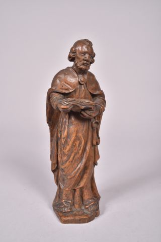 Sujet en noyer sculpté rabouté figurant Saint...