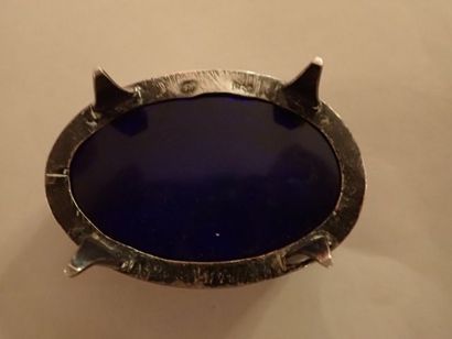 Saleron ovale en argent à décor ajouré de...