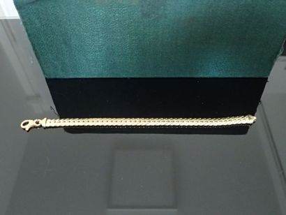 Bracelet à maille en or jaune 18K. Poids...