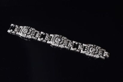 Bracelet ruban souple début XXème en or gris...