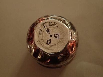 Curon en argent uni à décor de filets. Vraisemblablement...