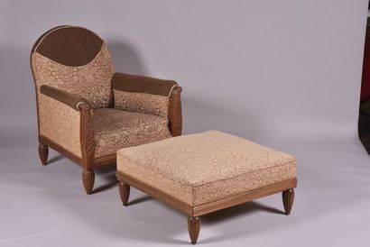 Fauteuil et son ottoman en hêtre, le dossier...