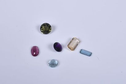 Lot de petites pierres fines (tourmaline...
