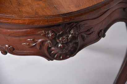 Table de milieu en placage de palissandre...
