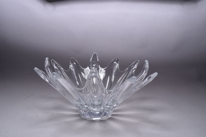 DAUM. Grande coupe à fruits en cristal translucide...