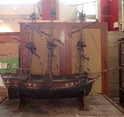 Importante maquette de navire à voile 
