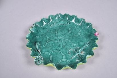 Coupe à fond plat en forme de feuille de...