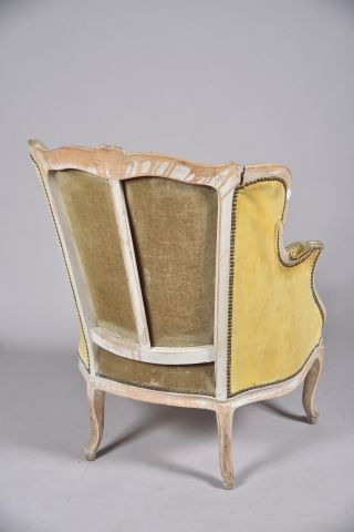 Bergère à oreilles en confessionnal en bois...