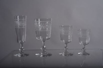 BACCARAT, attribué à. Service de verres en...