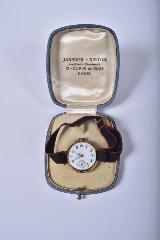 Montre de col en or jaune 18K, le cadran...