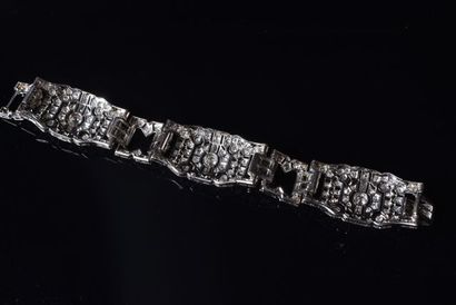 Bracelet ruban souple début XXème en or gris...