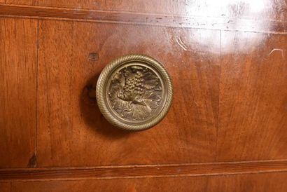 Commode dite sauteuse en bois de placage...