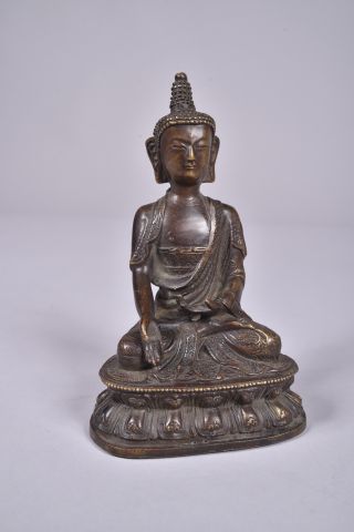 Sujet en bronze représentant le Bouddha assis...