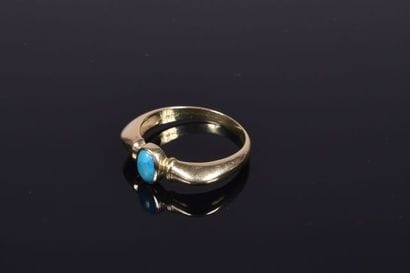 Bague en or jaune (585 millièmes) centré...