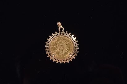 Pendentif orné d'une pièce de 20 francs or...