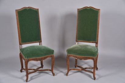 Ensemble de mobilier de salon en noyer mouluré...