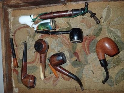 Petite vitrine à poser en bois mouluré ouvrant...