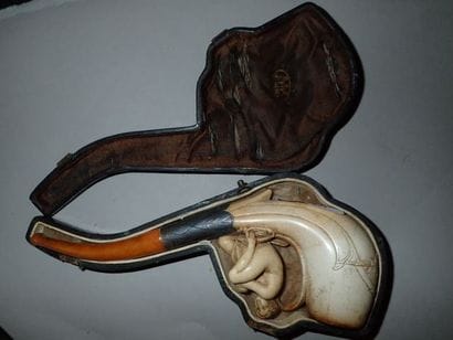 Pipe en écume de mer sculptée d'une femme...
