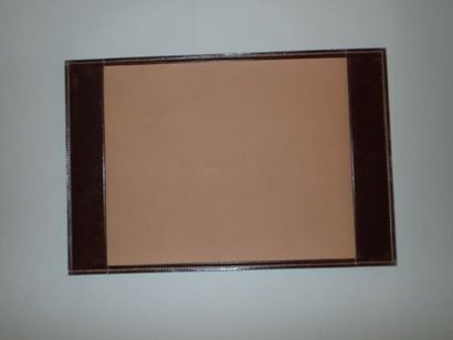 HERMES Paris, sous-main en cuir marron foncé...