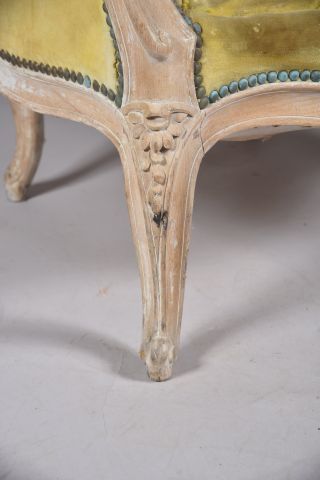 Bergère à oreilles en confessionnal en bois...