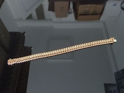 Bracelet en or jaune, mailles américaines.

P...