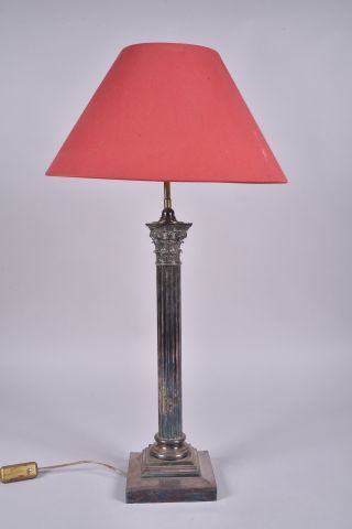 Pied de lampe en bronze argenté en forme...