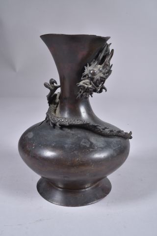 Japon, vers 1900

Vase en bronze de patine...