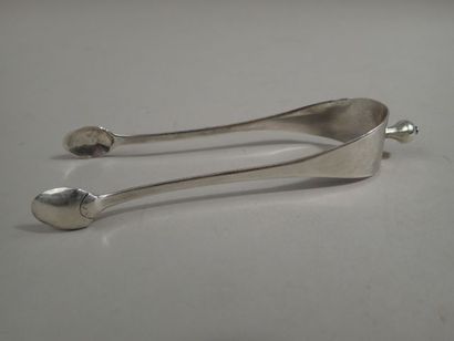 Pince à sucre en argent, chiffrée SM. Poinçon...