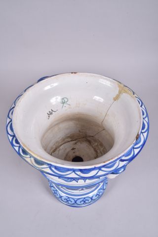 Antoine MONTAGNON à NEVERS. Cache-pot de...