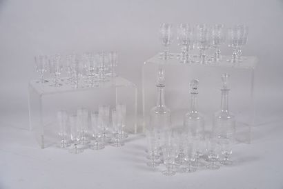 BACCARAT, attribué à. Service de verres en...