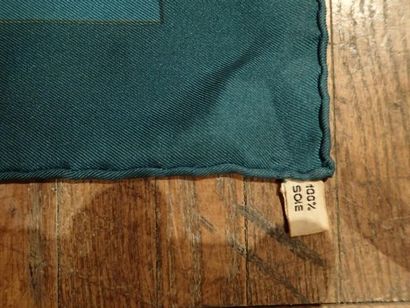 HERMES Paris, carré de soie titré 