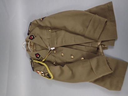 Lot d’uniformes français, tenue de sortie...