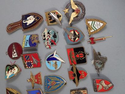 36 insignes de l’Armée de L’Air. Acciden...
