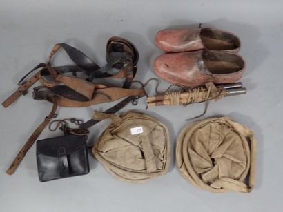 Lot comprenant une paire de sabot, 2 abreuvoirs...