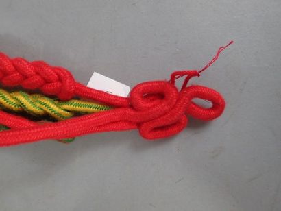 3 fourragères : Légion d’honneur, Croix de...