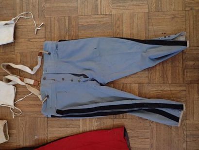 Lot de 4 pantalons ou culotte d’uniforme...
