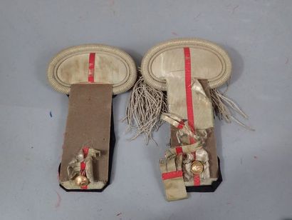 1 Paire d’épaulette d’adjudant d’infanterie....