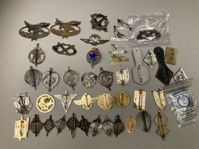 Lot de Brevets militaires divers dont PMT,...
