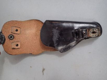 Petit étui en cuir noir pour pistolet type...