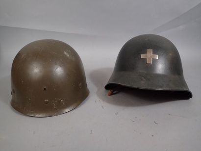 Casque Suisse modèle 18/63 en acier peint...