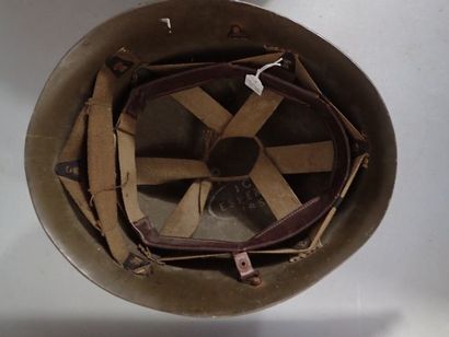 Casque Suisse modèle 18/63 en acier peint...