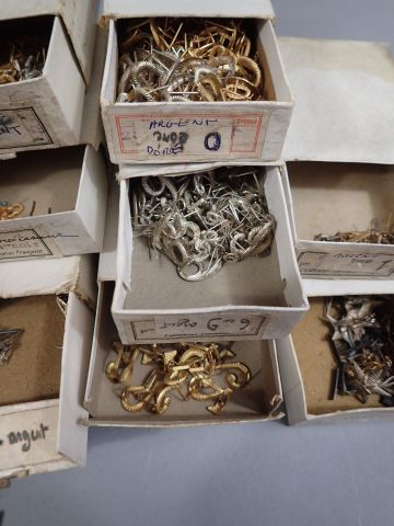 Lot d’insignes pour coiffure : Chiffres,...