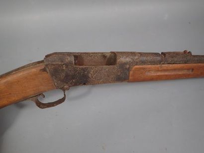 Lot : une épave de fusil Lebel 1886 remis...