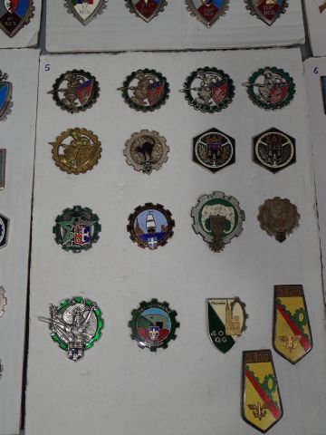 Lot d’insignes du Train, présentés sur 11...