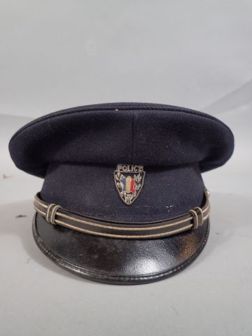 4 casquettes dont Armée de L’air, Police,...